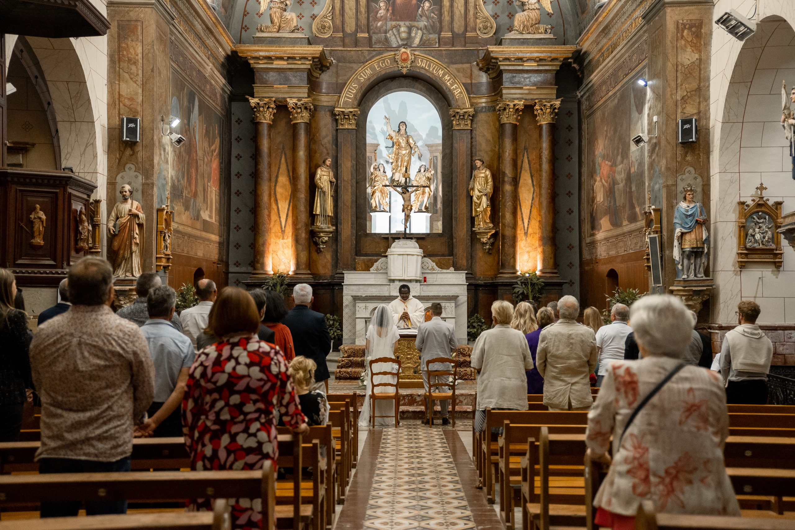 photographie professionnelle de mariage à l'église